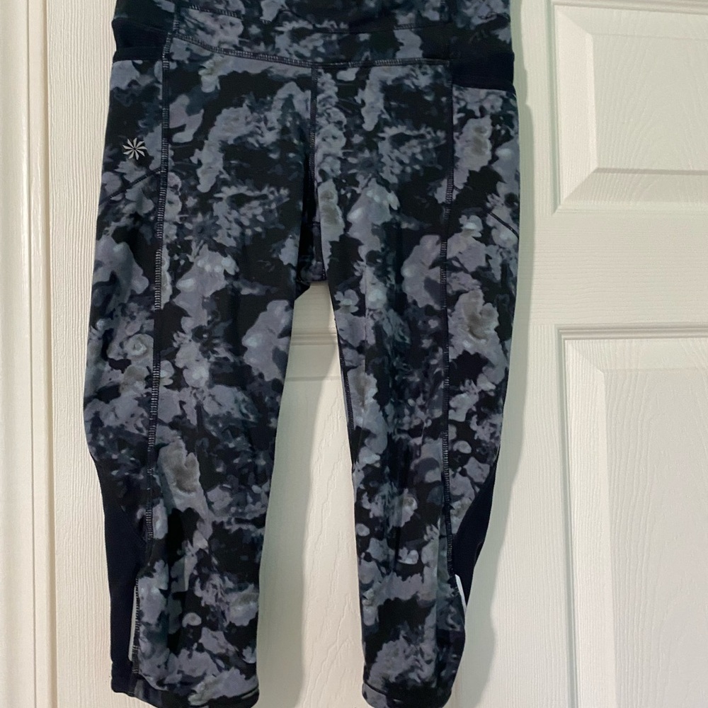 Women’s Athleta Black and Gray Patterned Running Leggings